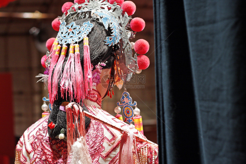 台式中国假剧 看舞台展示娱乐节日演员艺术窗帘男人女士服饰文化图片