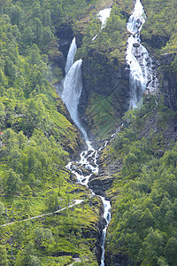 瀑布泉诺韦的泉水中 有强烈的电流的种子美丽溪流瀑布岩石流动悬崖天空公园假期旅行背景