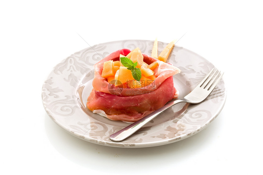 用甜瓜塞满火腿水果零食沙拉熏肉盘子餐巾食物乡村叶子香肠图片