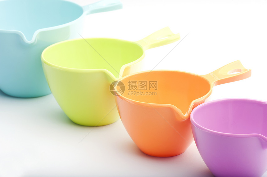 测量杯食物用具塑料橙子粉色蓝色杯子厨房烹饪绿色图片