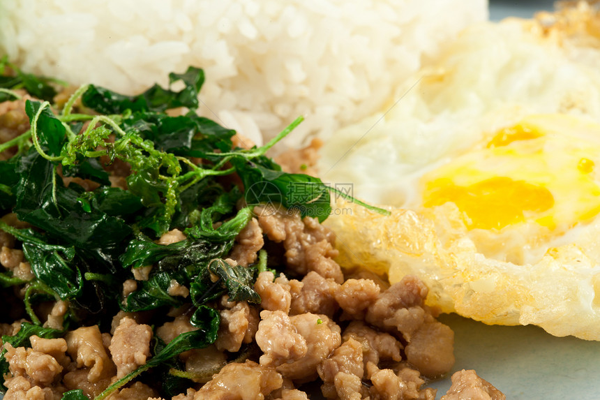 炒猪肉鱼盘子油炸午餐烹饪胡椒餐厅味道蔬菜红色食物图片