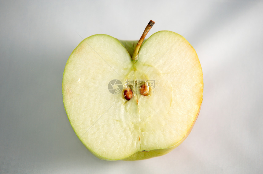 半个绿苹果生态学生态水果果味花园食物地球饮食农场图片