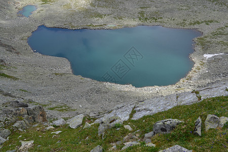 图朱科斯基湖山脉岩石高清图片