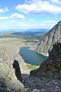 图朱科斯基湖山脉岩石高清图片
