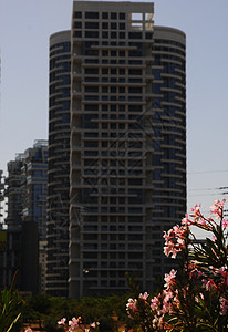 MODERO办公室大楼景观反光天空城市建筑物玻璃蓝色职场建筑学摩天大楼背景图片