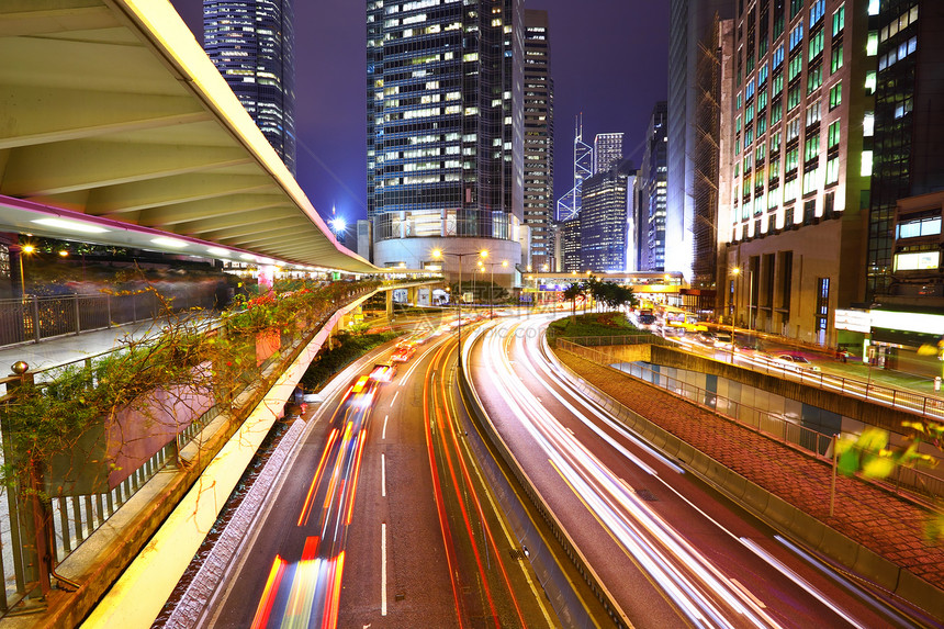 夜间与城市交接交通线条辉光街道速度商业旅行运动蓝色戏剧性图片