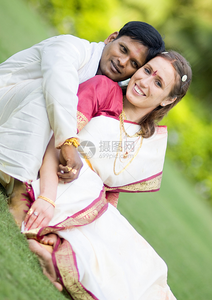 印度人婚礼夫妻幸福女孩男人衣服婚姻新娘妻子传统男性图片