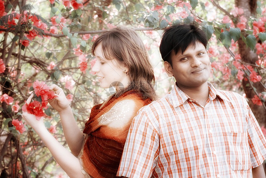 印度人婚礼女性男性微笑男人夫妻女士女孩文化婚姻衣服图片