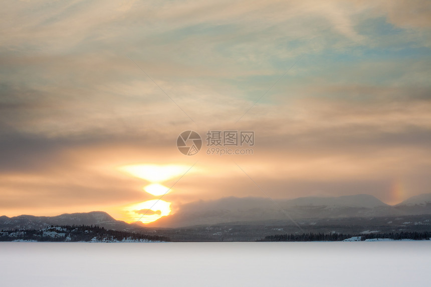 冬季日落风景气候天气国家仙境冷藏寒冷荒野太阳森林图片