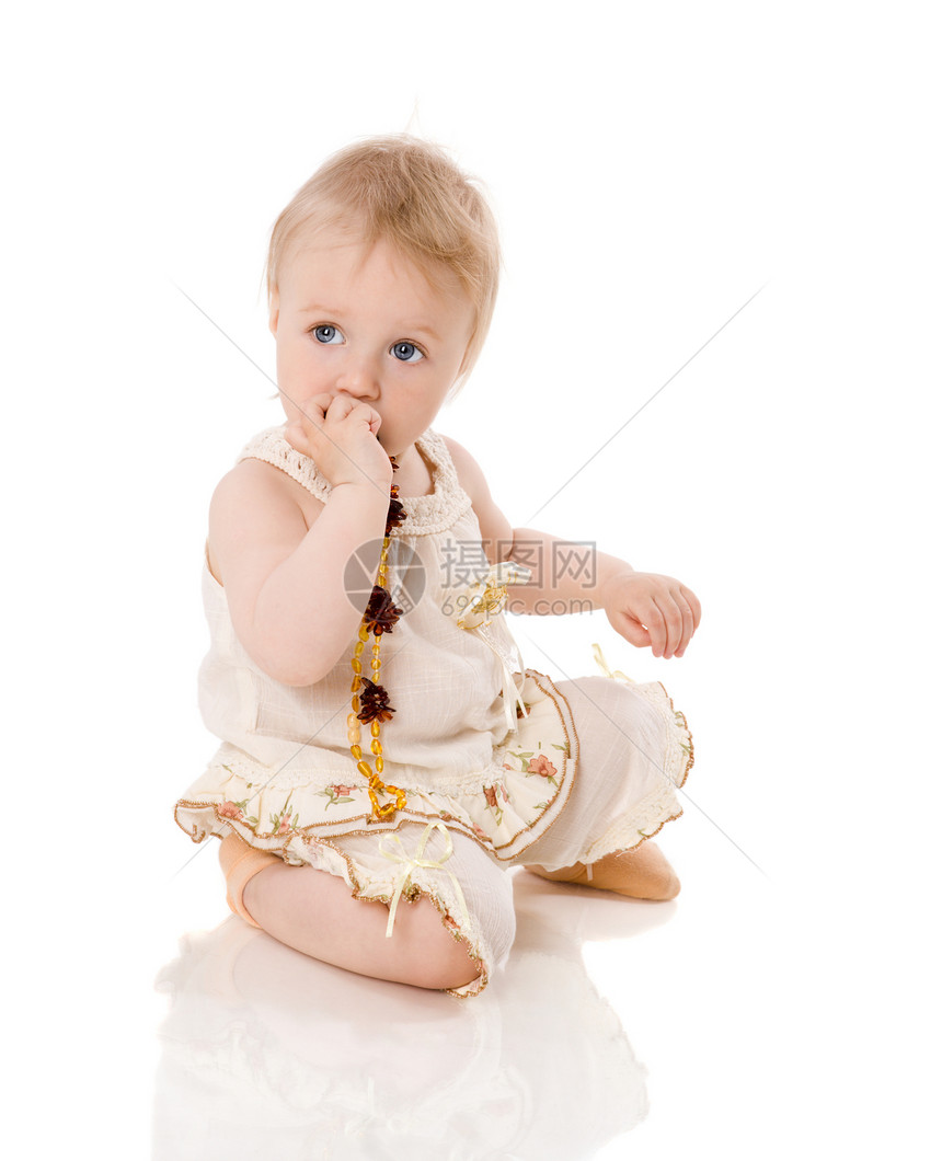 玩婴儿游戏快乐儿童学习女孩幸福童年孩子婴儿白色衣服图片
