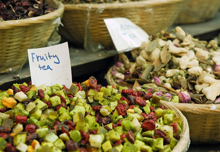 果茶市场绿色黄色杯子香气红色篮子水果背景图片