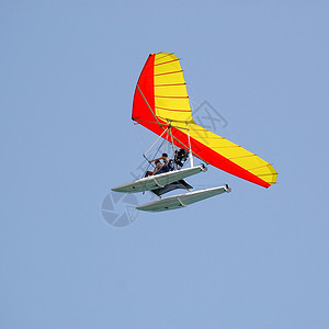 滑翔机男人翅膀滑行喜悦高度假期空气运动天空航空背景图片