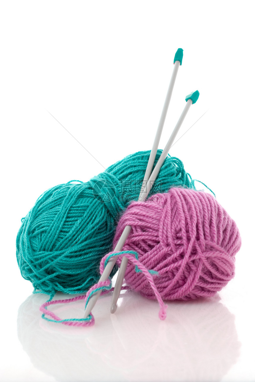 蓝毛和粉色编织羊毛绿色水平针织爱好工艺手工照片白色图片