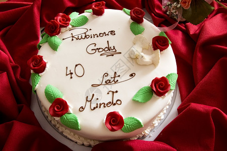 甜甜婚礼蛋糕甜点红色蛋糕面包白色玫瑰新娘背景图片