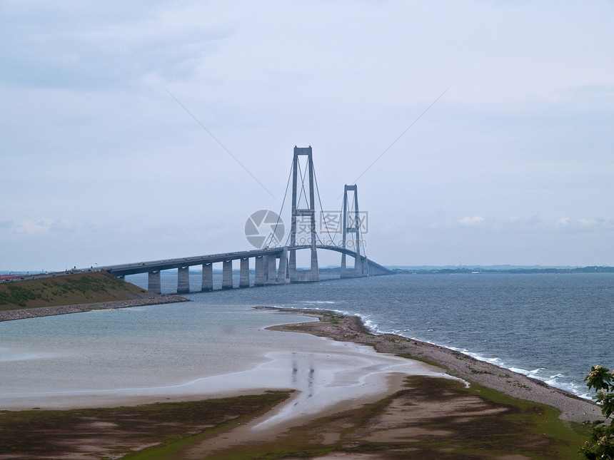 丹麦暂停使用桥丹麦小路工程建筑学海洋腰带柱子旅行地标电缆交通图片