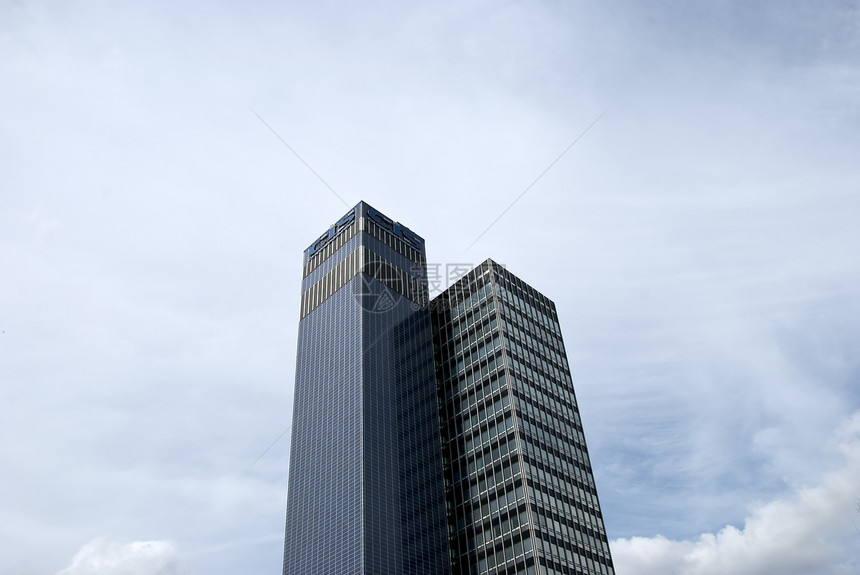 两座天梯金融蓝色城市建筑物地标天空窗户建筑学建筑市中心图片