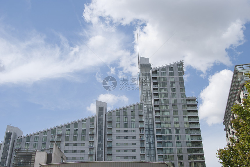 灰色公寓区块天空奢华建筑学社区商业建造城市阳台玻璃住房图片