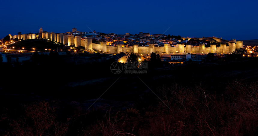 夜晚的阿维拉 西班牙卡斯蒂利亚和里昂人造光气氛石墙墙壁建筑物旅行建筑壁垒历史建筑学图片