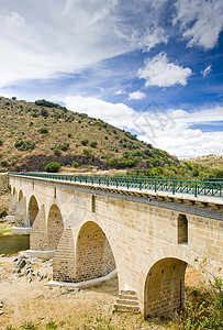 葡萄牙杜罗谷萨博尔河上桥梁背景