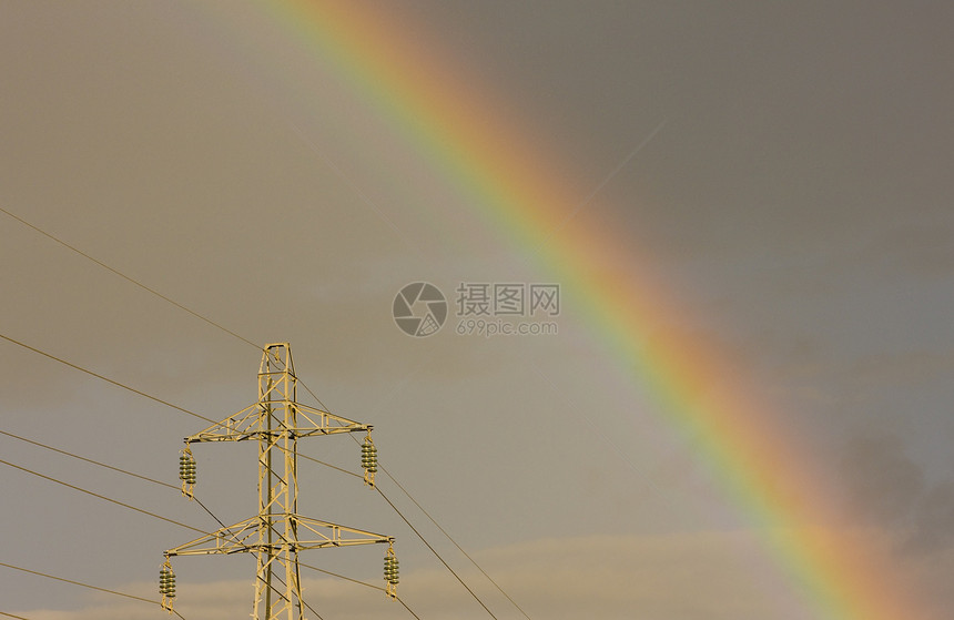 带彩虹的传输塔活力电缆能量高压发电电线电源线铁塔线路外观图片