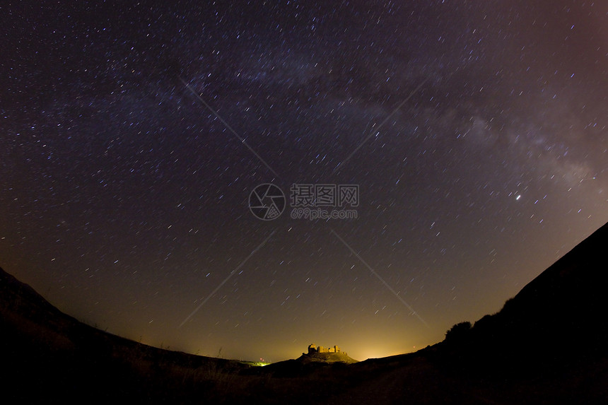 西班牙阿拉贡韦斯卡省蒙塔拉贡城堡星星天空位置鱼眼要塞堡垒外观夜景世界据点图片