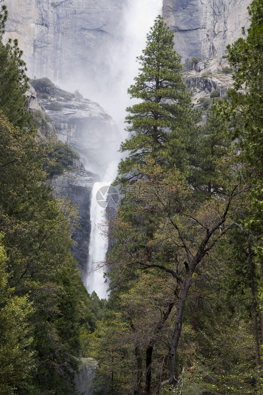 叶西米特瀑布森林旅行风景山脉草地公园国家花岗岩石头悬崖图片