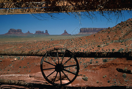 古迹谷游客手套沙漠土地侵蚀干旱背景图片