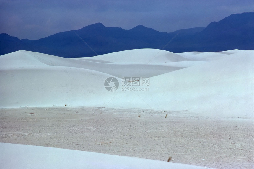 白沙 新墨西哥州风暴白色沙漠山脉石膏图片