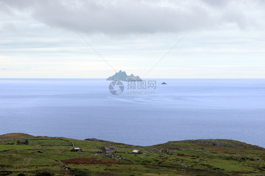 skellig 岩石视图海岸荒野房屋海滩海洋沉思崎岖戏剧性小屋旅游图片