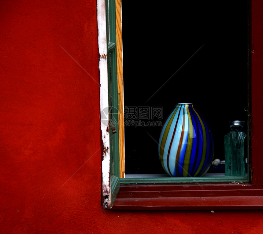 打开窗口美丽石头花瓶白色建筑窗户房子黑色木头红色图片