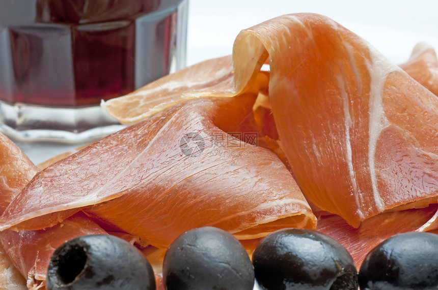 西班牙汉姆贾蒙塞雷拉诺火腿起动机熟食食物倾斜猪肉屠夫香肠塔帕晚餐图片