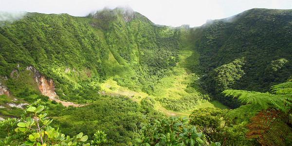 休眠火山圣基茨火山陨石海拔背风植被远足休眠热带爬坡旅行背景