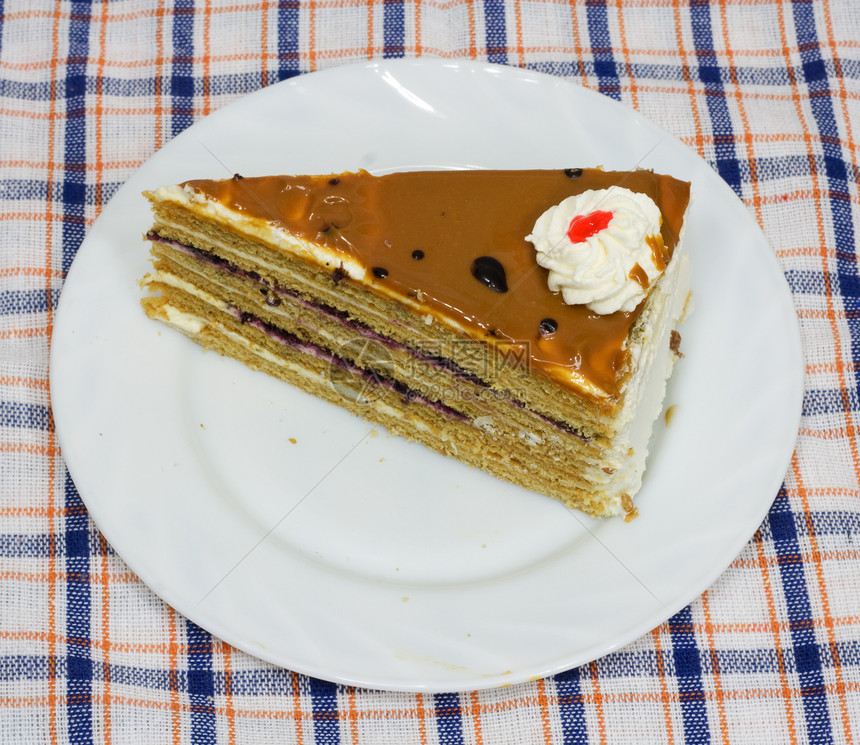 蛋糕脆皮白色浆果生日糖果奶油美食糖类餐厅食物图片