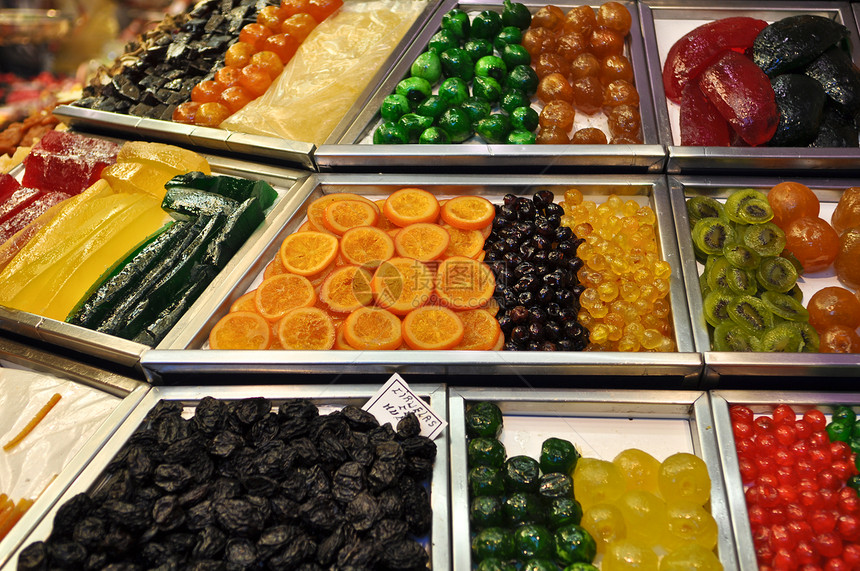 西班牙巴塞罗那待售的糖果和水果图片