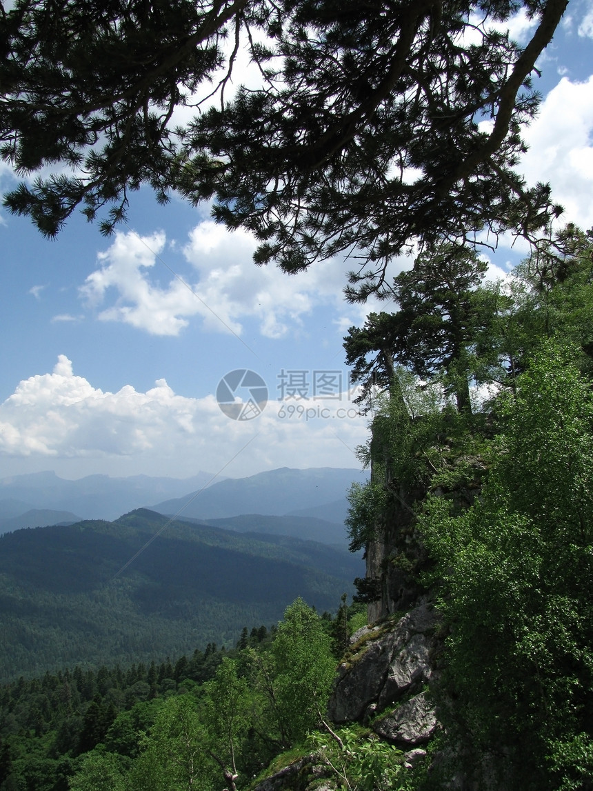 高加索山脊山脉岩石文件植物群路线峡谷全景天空登山山丘图片