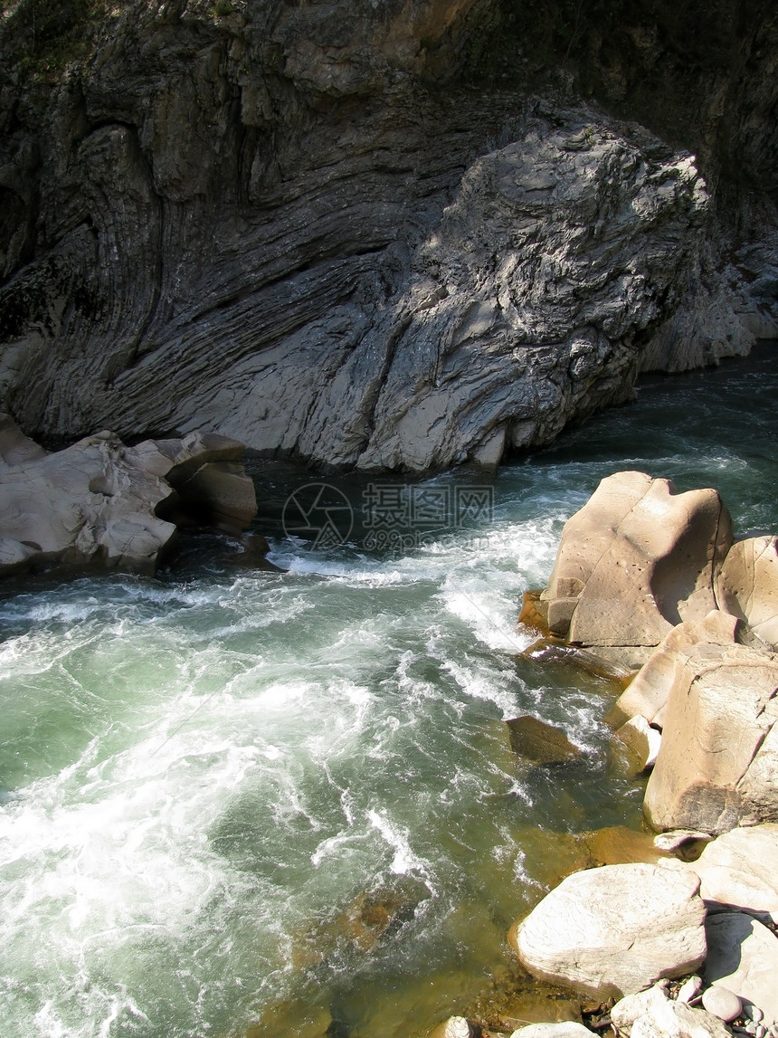 河水距离石头高度植物群路线山丘登山解脱旅行河流图片