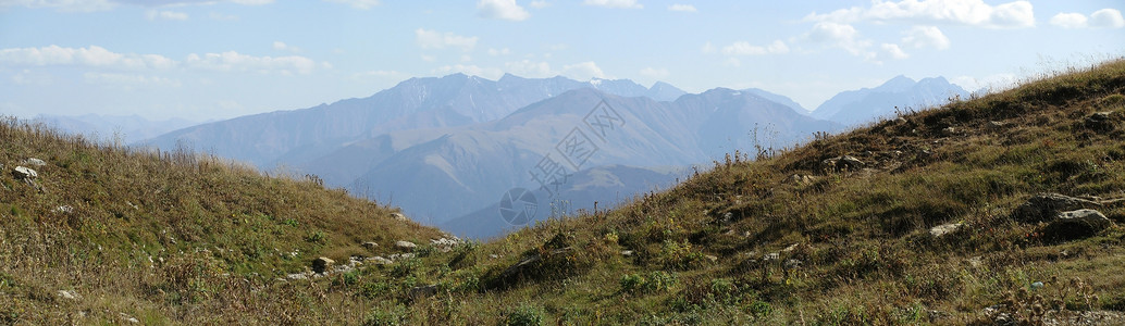 高加索山脊一座山丘全景图高清图片