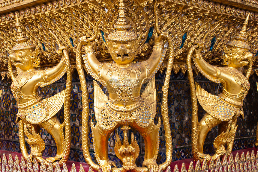 泰国曼谷大宫的Garuda雕像旅行寺庙宗教文化社会史金子图片