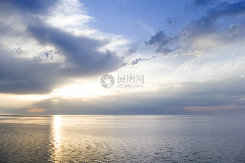 太阳光束天空风景蓝色地平线地球海滩戏剧性阳光天堂海浪图片