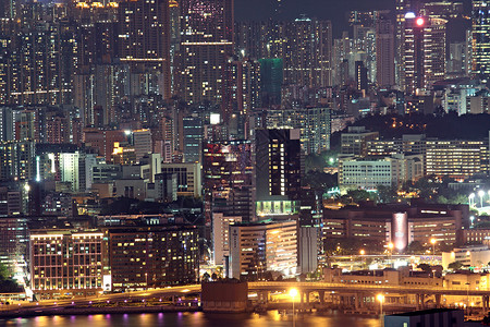 晚上在香港天际天空摩天大楼办公室城市地标景观工作旅游商业背景图片