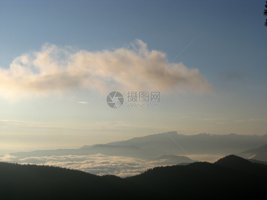 山山脉路线岩石天空生物植被旅行花朵风景解脱高原图片