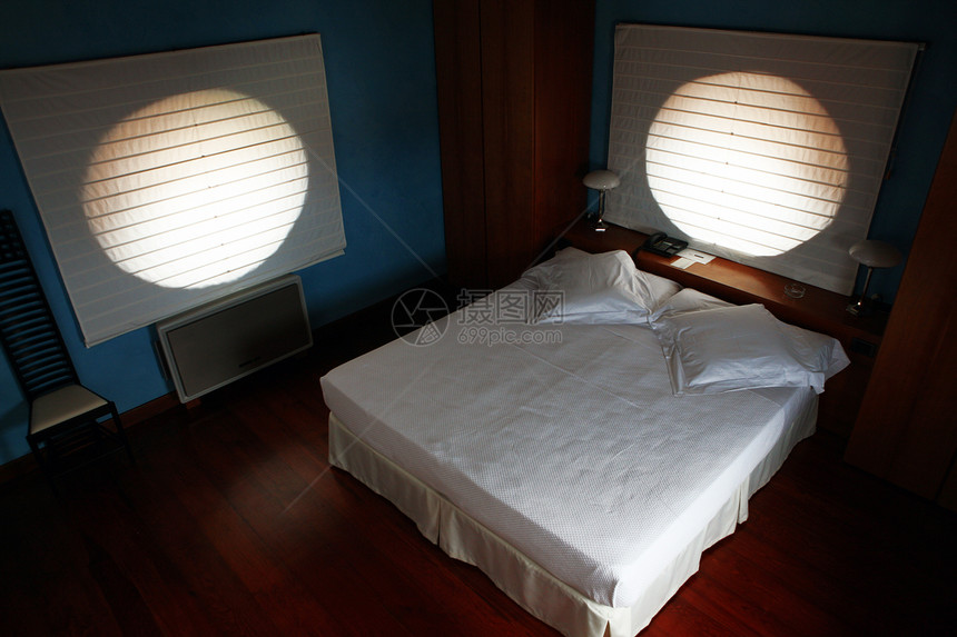 双人床枕头窗帘地毯房间卧室睡眠床单太阳家具毯子图片