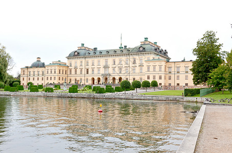 霍尔姆斯德哥尔摩市的宫雕像建筑蓝色城堡家庭风格国王房子天空旗帜背景
