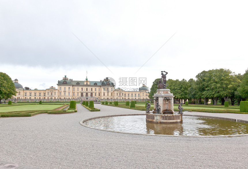 斯德哥尔摩市的宫国王治理蓝色家庭天空旗帜房子建筑城堡雕像图片