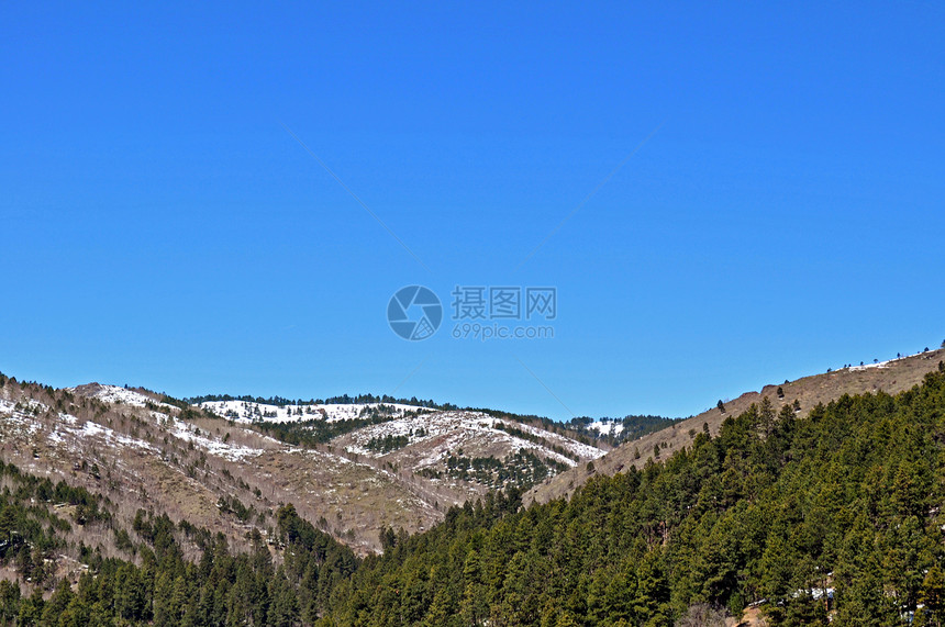 南达科他州丘陵树木叶子山脉天空爬坡道图片