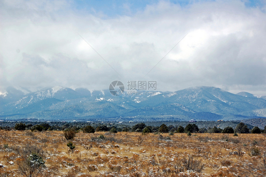 新墨西哥山天空爬坡道丘陵树木叶子纳米图片