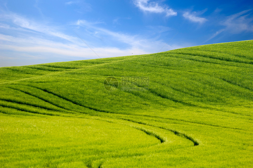 绿山和蓝天空天空晴天草地自由季节农村牧场收成场地曲线图片