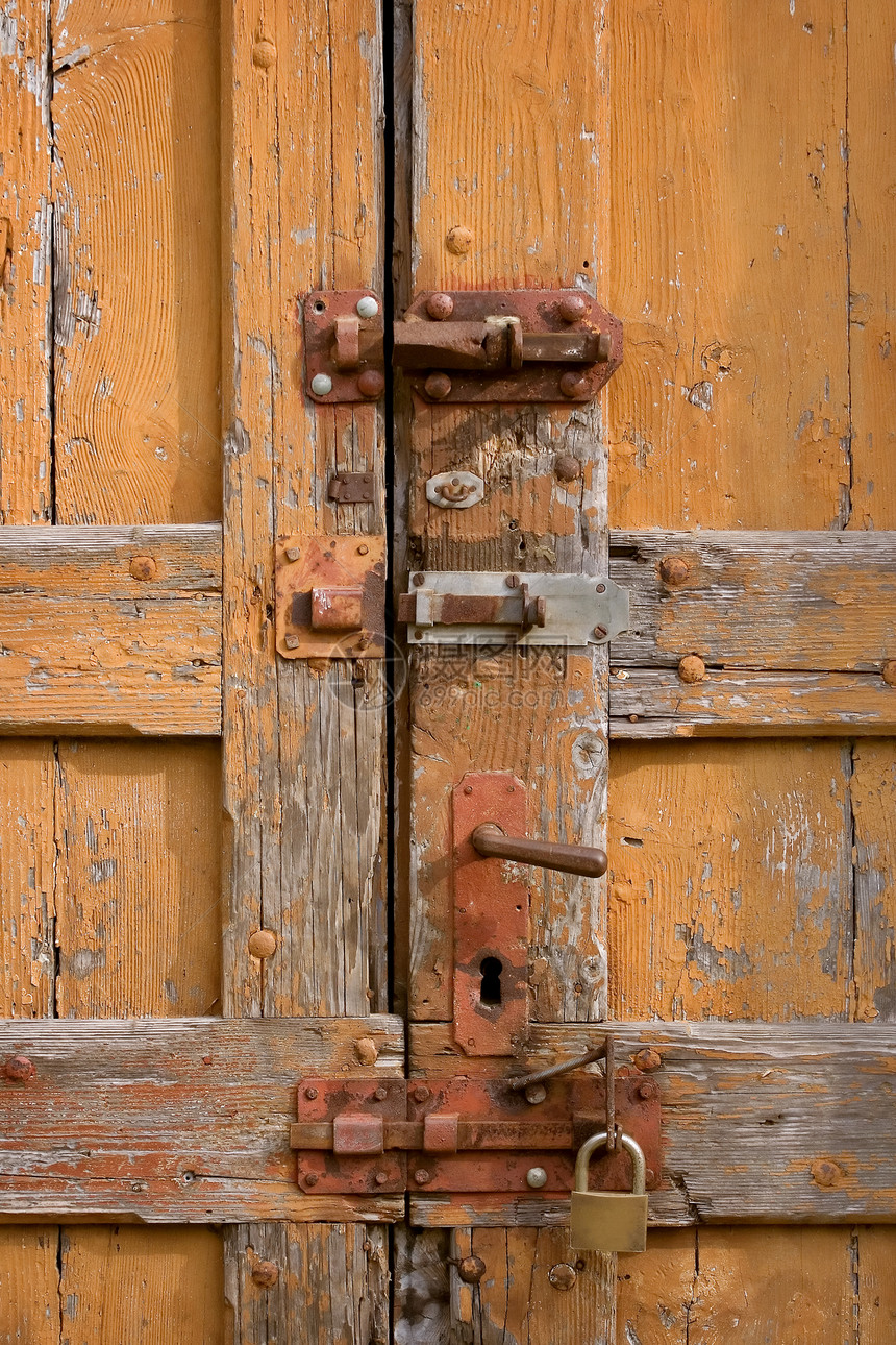 旧旧门历史性建筑乡村出口木头入口棕色谷仓金属锁定图片