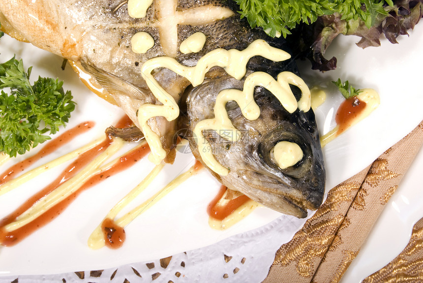 烤鱼沙拉柠檬美食餐厅海鲜香菜菜单烹饪蔬菜享受图片