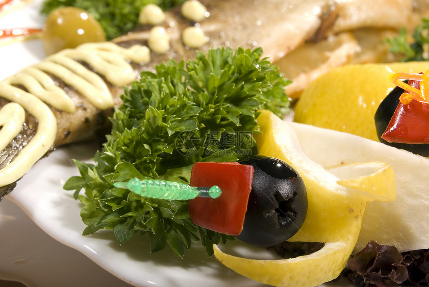 烤鱼蔬菜烹饪奢华享受辣椒晚餐盘子餐厅菜单美食图片